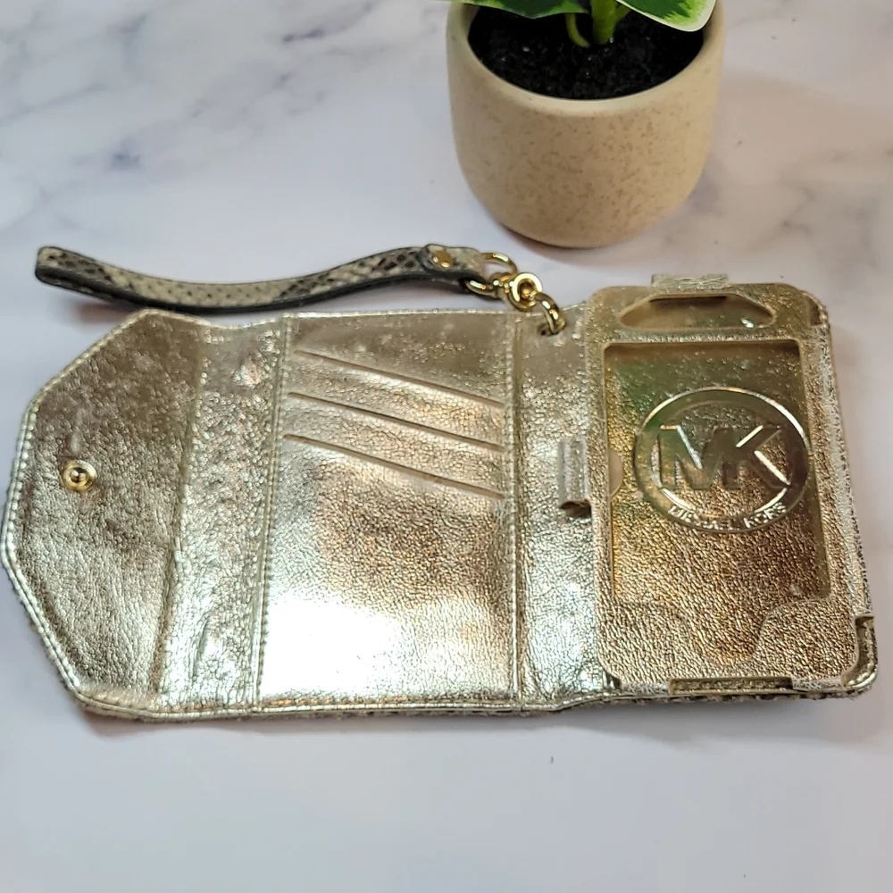 MICHAEL KORS SNAKE PRINT PHONE WRISTLET